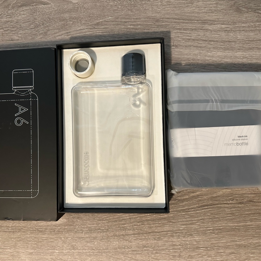 Memobottle A6 Clear Flat Reusable Water Bottle & Blk Rubber Sleeve. NEW IN BOX